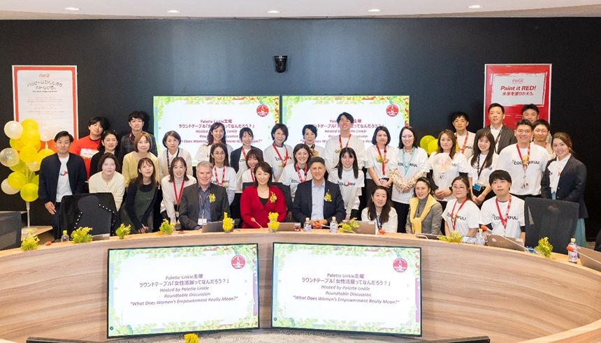 Group photo of employees who participated in a round table hosted by Palette Linkle
