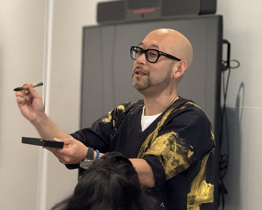 Scene from a lecture by calligraphy artist Maaya Wakasugi